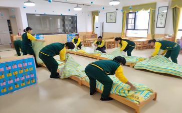 2024年保育员月总结精选8篇