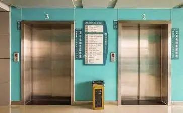 电梯内10个人总结8篇